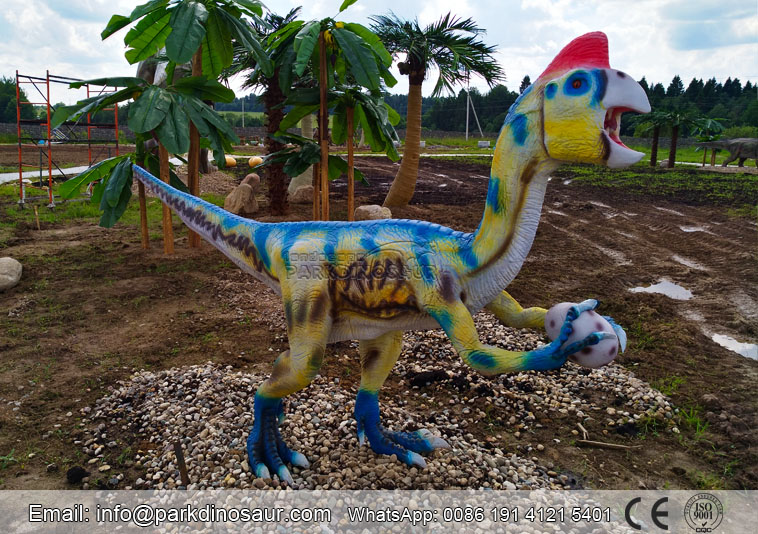 /Dinosaurio modelo tamaño completo Oviraptor al aire libre